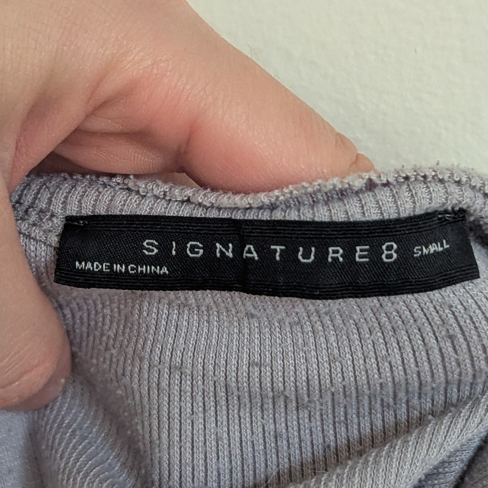 Signature Gray Ribbed Crop Top - Picture 3 of 4